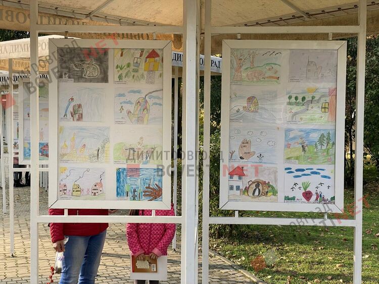 Наградиха отличените деца в Общинския конкурс за детска рисунка по българска народна приказка