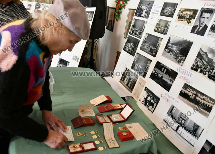 Представиха изложба от снимки и медали на почетния гражданин Борис Младенов