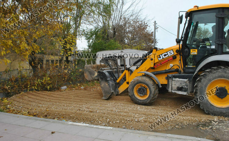 Полагат чакъл по улицата край детска градина „8-ми март“