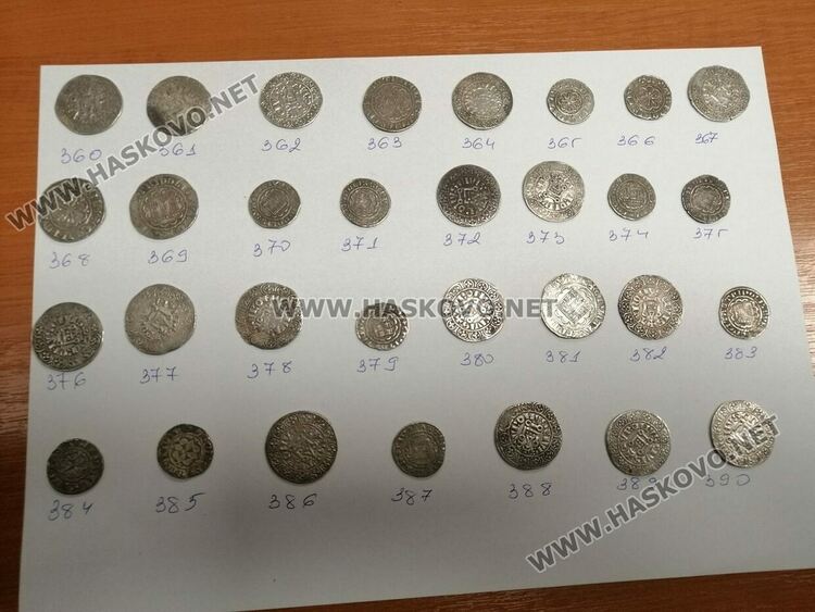 Извадиха  старинни монети и накити от акумулаторите на камион