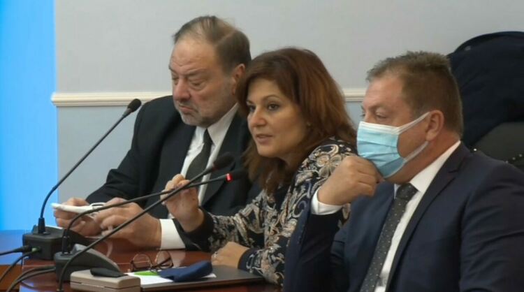 Ситуацията е критична. Брифинг на здравните власти