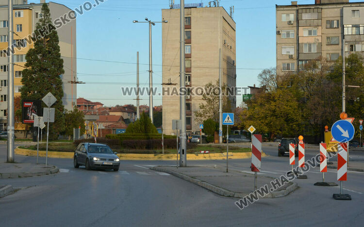 Свалят нивото на две кръгови в Хасково