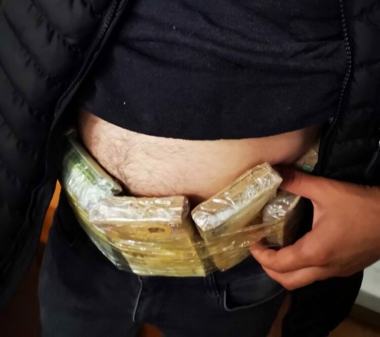 Откриха препаска от незаконни евра около тяло на турчин