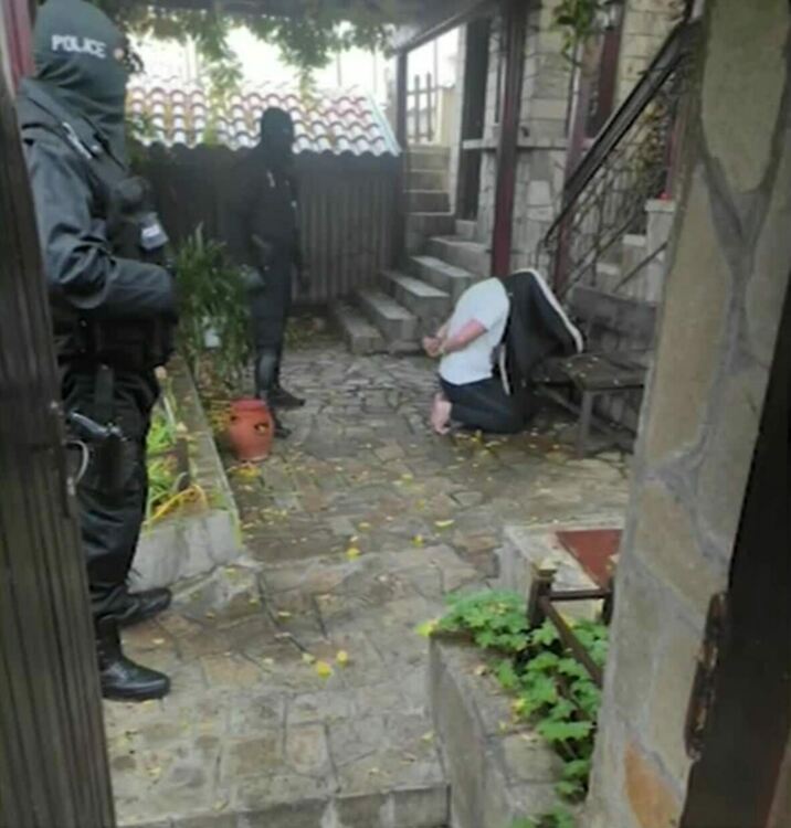 Задържани са синът и съпругът на кметицата на Симеоновград, арести в Хасково, Любимец и Малко градище