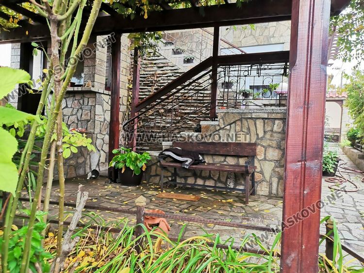 Задържани са синът и съпругът на кметицата на Симеоновград, арести в Хасково, Любимец и Малко градище