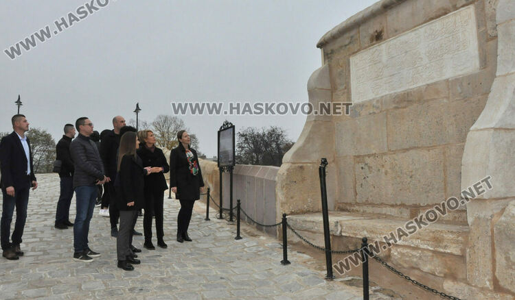 Невяна Митева в Харманли: Трябват конкретни стъпки за справяне със здравната криза