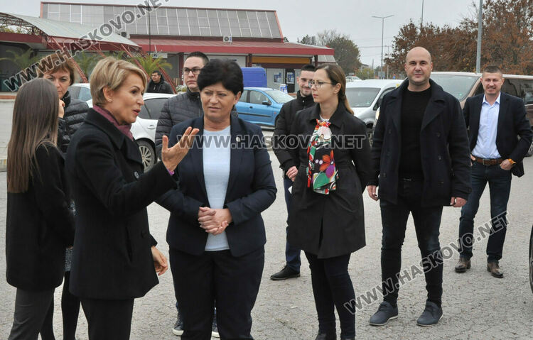 Невяна Митева в Харманли: Трябват конкретни стъпки за справяне със здравната криза