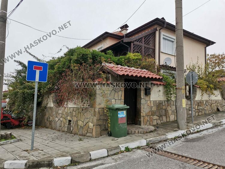 Задържани са синът и съпругът на кметицата на Симеоновград, арести в Хасково, Любимец и Малко градище