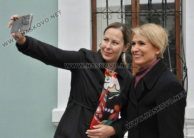 Невяна Митева в Харманли: Трябват конкретни стъпки за справяне със здравната криза