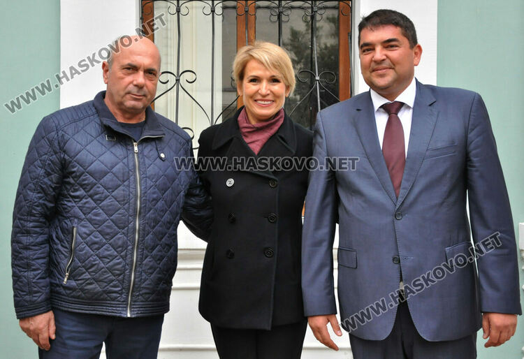 Невяна Митева в Харманли: Трябват конкретни стъпки за справяне със здравната криза