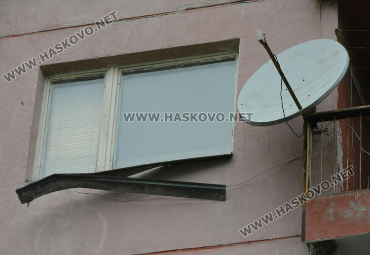 Непознати спасиха 20-годишна от скок от блок в „Бадема“