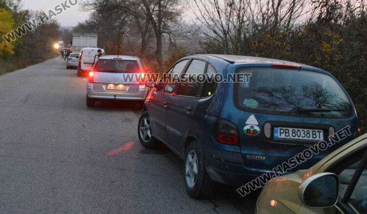 Тежка катастрофа с четирима пострадали затвори пътя за Войводово