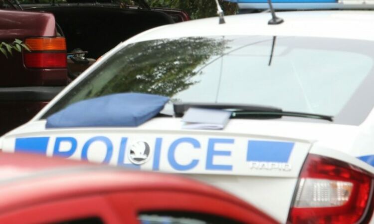 Трафикант на чужденци катастрофира след гонка с полицията