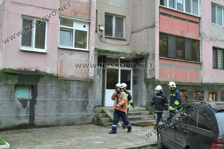 Непознати спасиха 20-годишна от скок от блок в „Бадема“