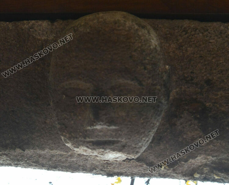 Деца месиха обредни хлябове в църквата „Св. Архангели Михаил и Гавраил“