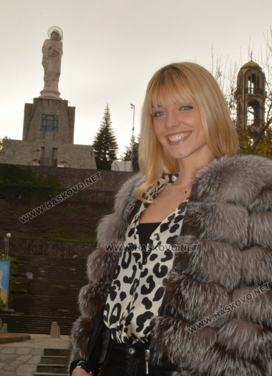 Красивата Калина Ленкова ще представи Хасково на „Мис България“