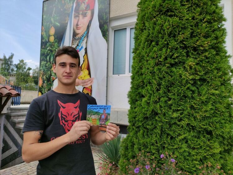 Младият Роман Романов събра в албум автентични песни от родното Старцево