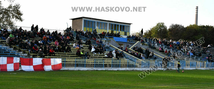 В мач с три червени картона „Саяна Хасково“ взе областното дерби срещу Димитровград