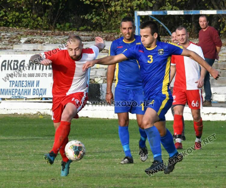 В мач с три червени картона „Саяна Хасково“ взе областното дерби срещу Димитровград