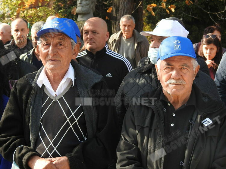 Мустафа Карадайъ в Кърджали: Да застанем пред урните с бюлетина в едната ръка и трибагреник в другата!