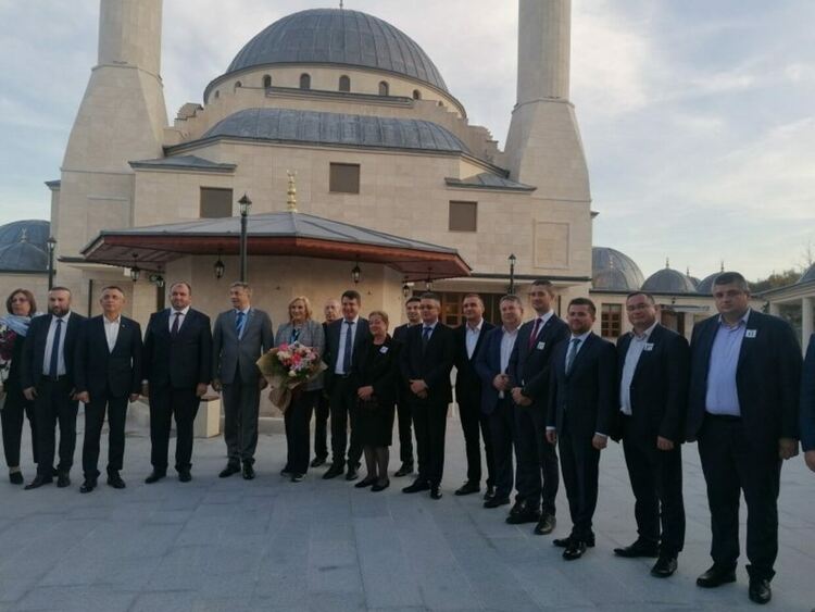 Кандидатите за президент и вицепрезидент на ДПС посетиха храмове в Кърджали