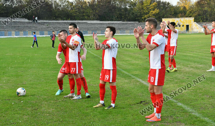 В мач с три червени картона „Саяна Хасково“ взе областното дерби срещу Димитровград