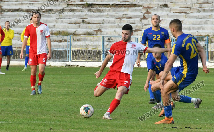 В мач с три червени картона „Саяна Хасково“ взе областното дерби срещу Димитровград
