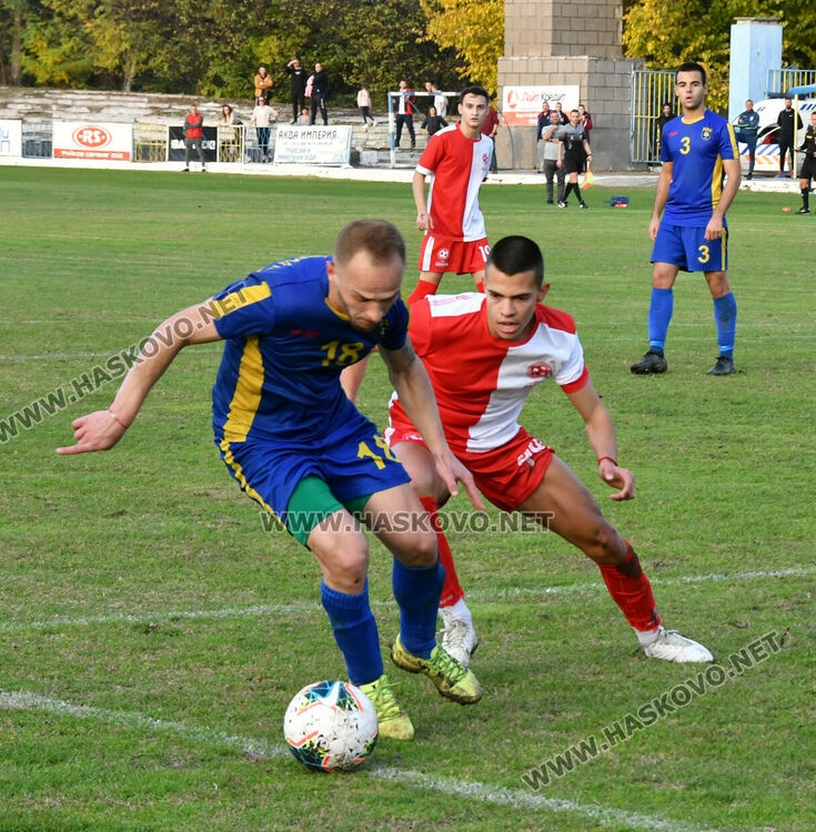 В мач с три червени картона „Саяна Хасково“ взе областното дерби срещу Димитровград