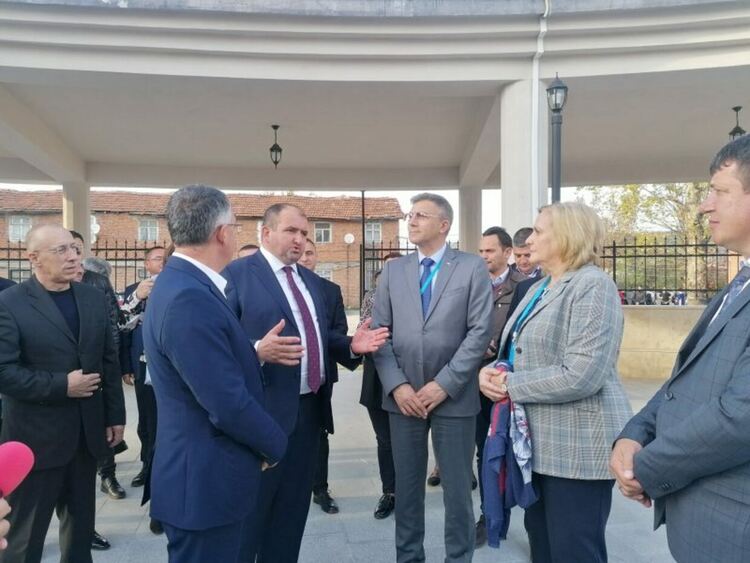 Кандидатите за президент и вицепрезидент на ДПС посетиха храмове в Кърджали