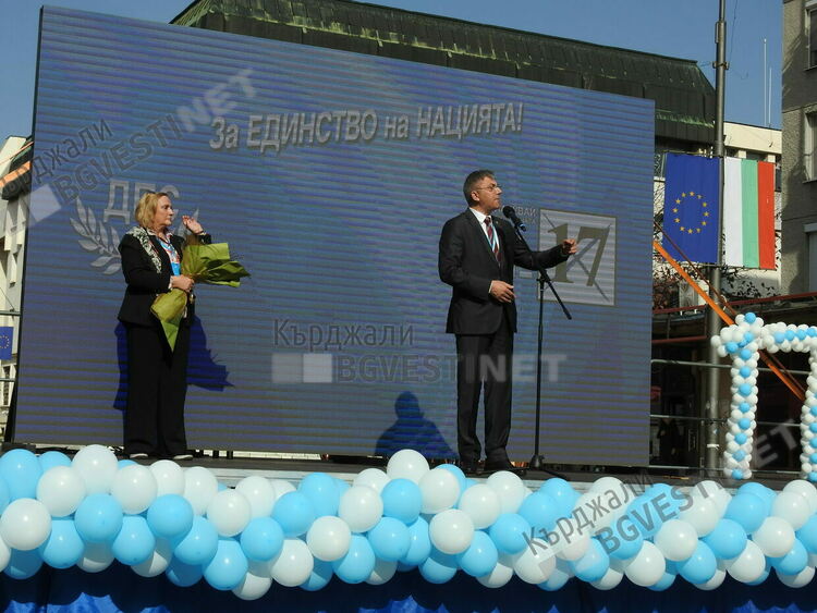 Мустафа Карадайъ в Кърджали: Да застанем пред урните с бюлетина в едната ръка и трибагреник в другата!