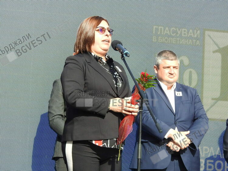 Мустафа Карадайъ в Кърджали: Да застанем пред урните с бюлетина в едната ръка и трибагреник в другата!