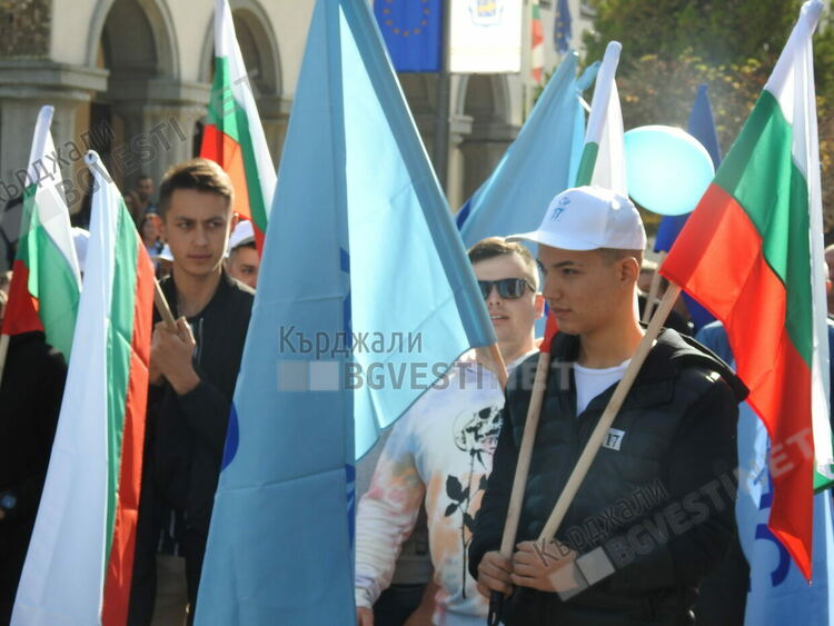 Мустафа Карадайъ в Кърджали: Да застанем пред урните с бюлетина в едната ръка и трибагреник в другата!