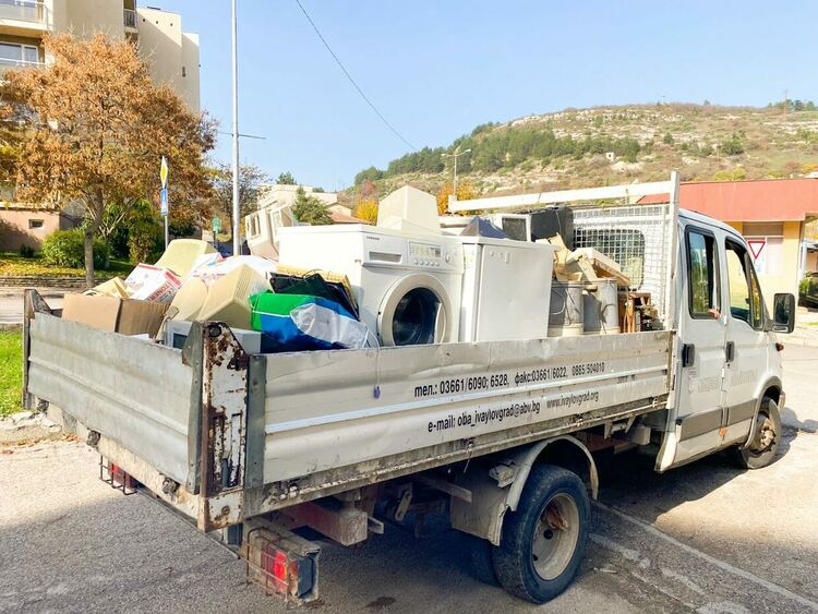 Над 5 т стари уреди събраха в Ивайловград за подпомагане на футболния клуб