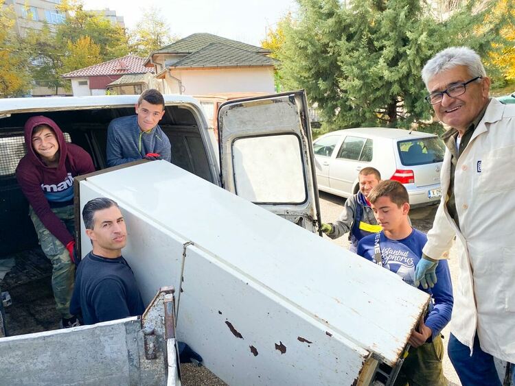 Над 5 т стари уреди събраха в Ивайловград за подпомагане на футболния клуб
