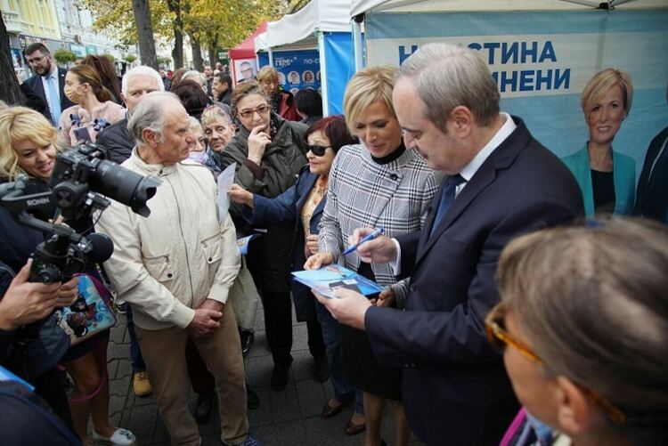 Проф. Анастас Герджиков призова Румен Радев на дебат в Хасково