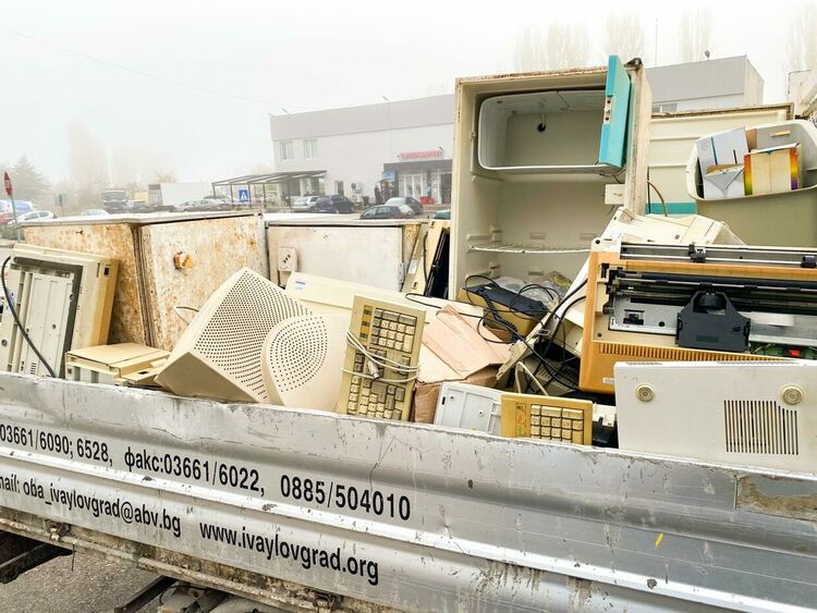 Над 5 т стари уреди събраха в Ивайловград за подпомагане на футболния клуб