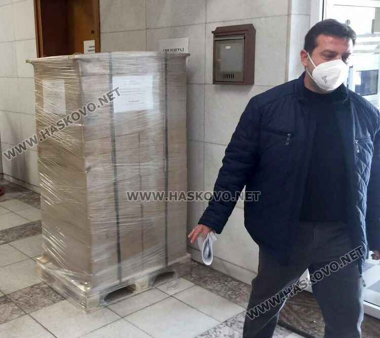 Близо 500 хил. бюлетини пристигнаха за изборите 2в1 в Хасково