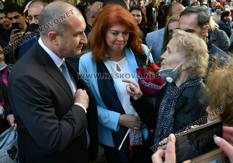 Радев и Йотова в Хасково: България има нужда от силна и независима президентска институция