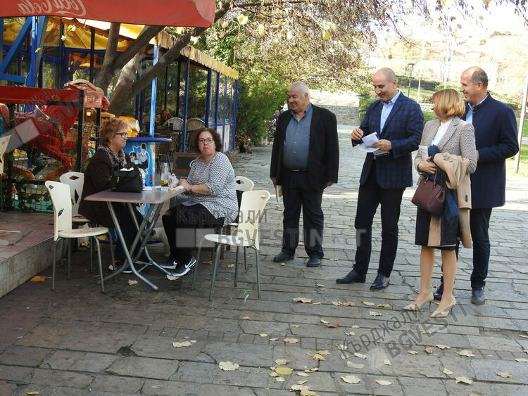 Цветан Цветанов представи в Кърджали кандидатът за вицепрезидент д-р Ивелина Георгиева, тя призова за масова ваксинация