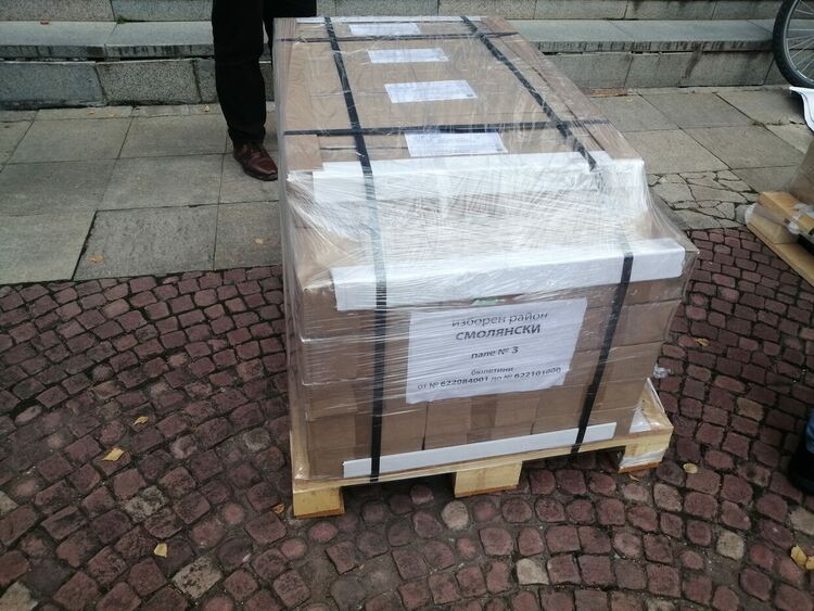 202 хиляди хартиени бюлетини пристигнаха в Смолян