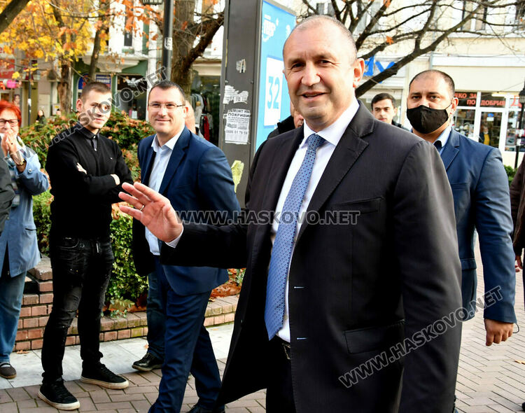 Радев и Йотова в Хасково: България има нужда от силна и независима президентска институция