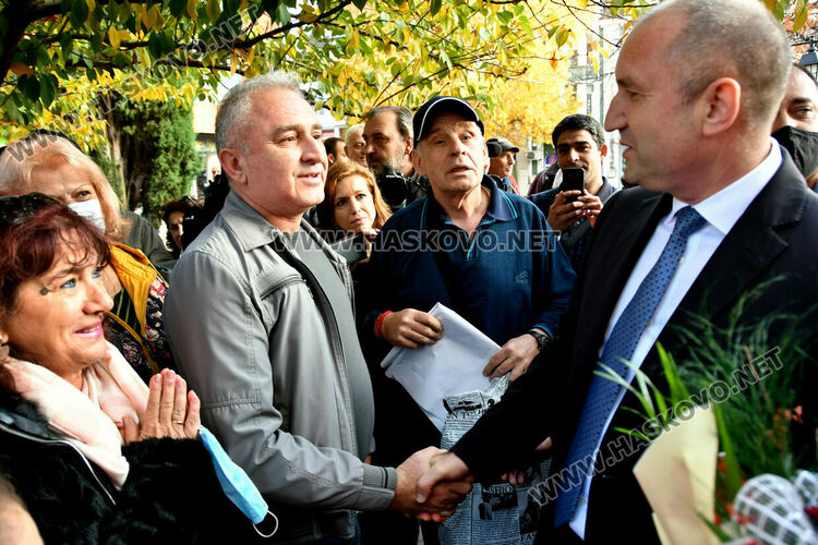 Радев и Йотова в Хасково: България има нужда от силна и независима президентска институция