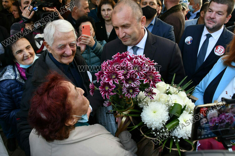 Радев и Йотова в Хасково: България има нужда от силна и независима президентска институция