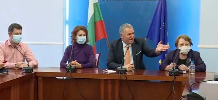 От 11 ноември „Зелен сертификат“ и срещу тест за антитела, но само за България