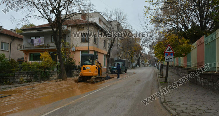 Втора авария за два дни на ул. „Кирил и Методий“ в Хасково