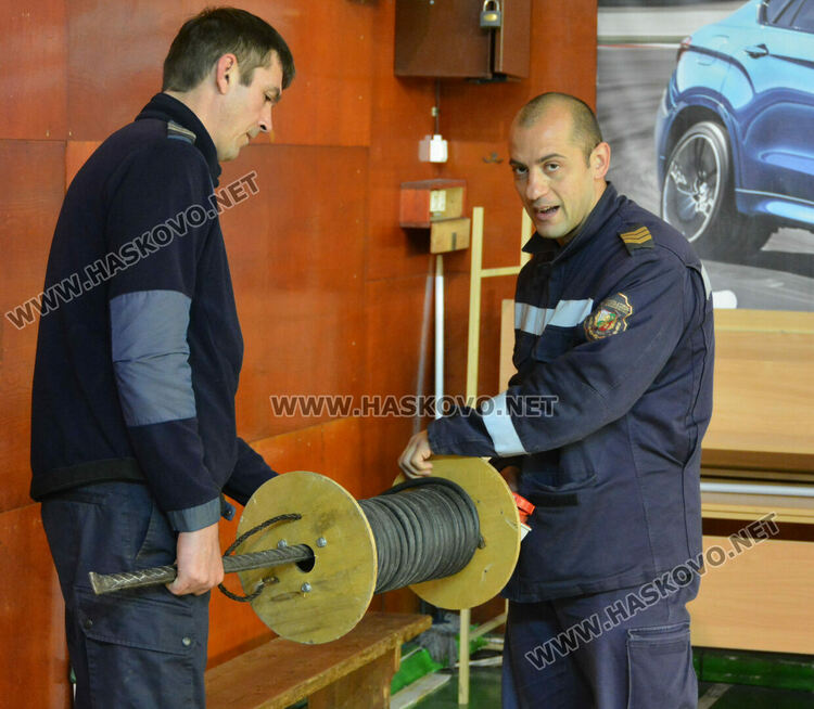 Пожарната тренира в зала „Дружба“ за нощта на изборите