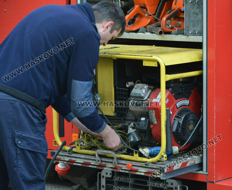 Пожарната тренира в зала „Дружба“ за нощта на изборите