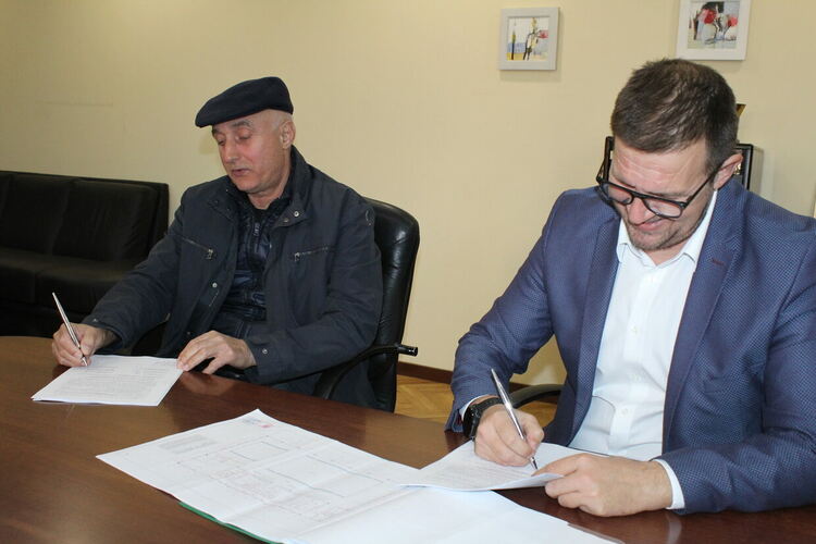 Подписаха договора за закрит плувен басейн в Хасково за 1.3 млн. лева