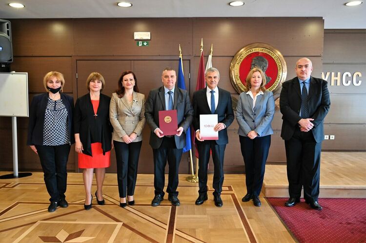 Меморандум за сътрудничество сключиха Областна администрация и РЦДО-Хасково към УНСС