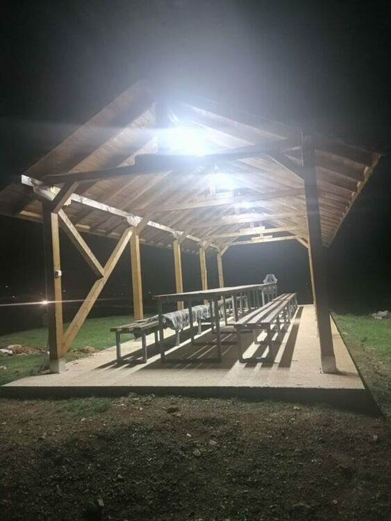 Довършиха къта за отдих до 10-метровия кръст в село Новаково 